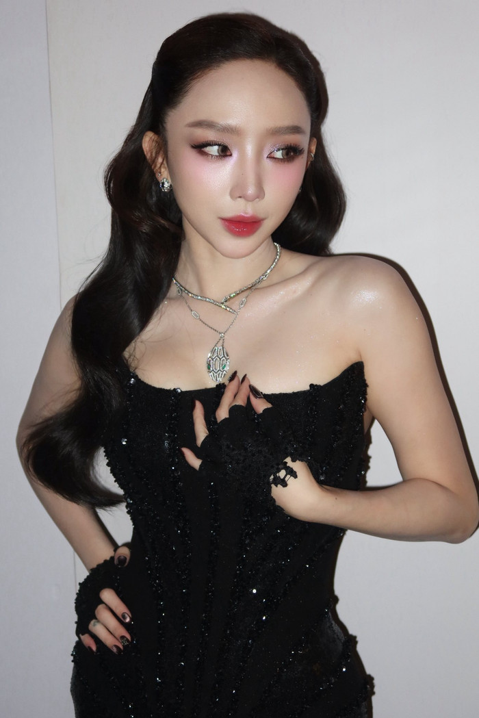 Tóc Tiên trở về biệt thự- Ảnh 9. Tóc Tiên trở về biệt thự- Ảnh 9.