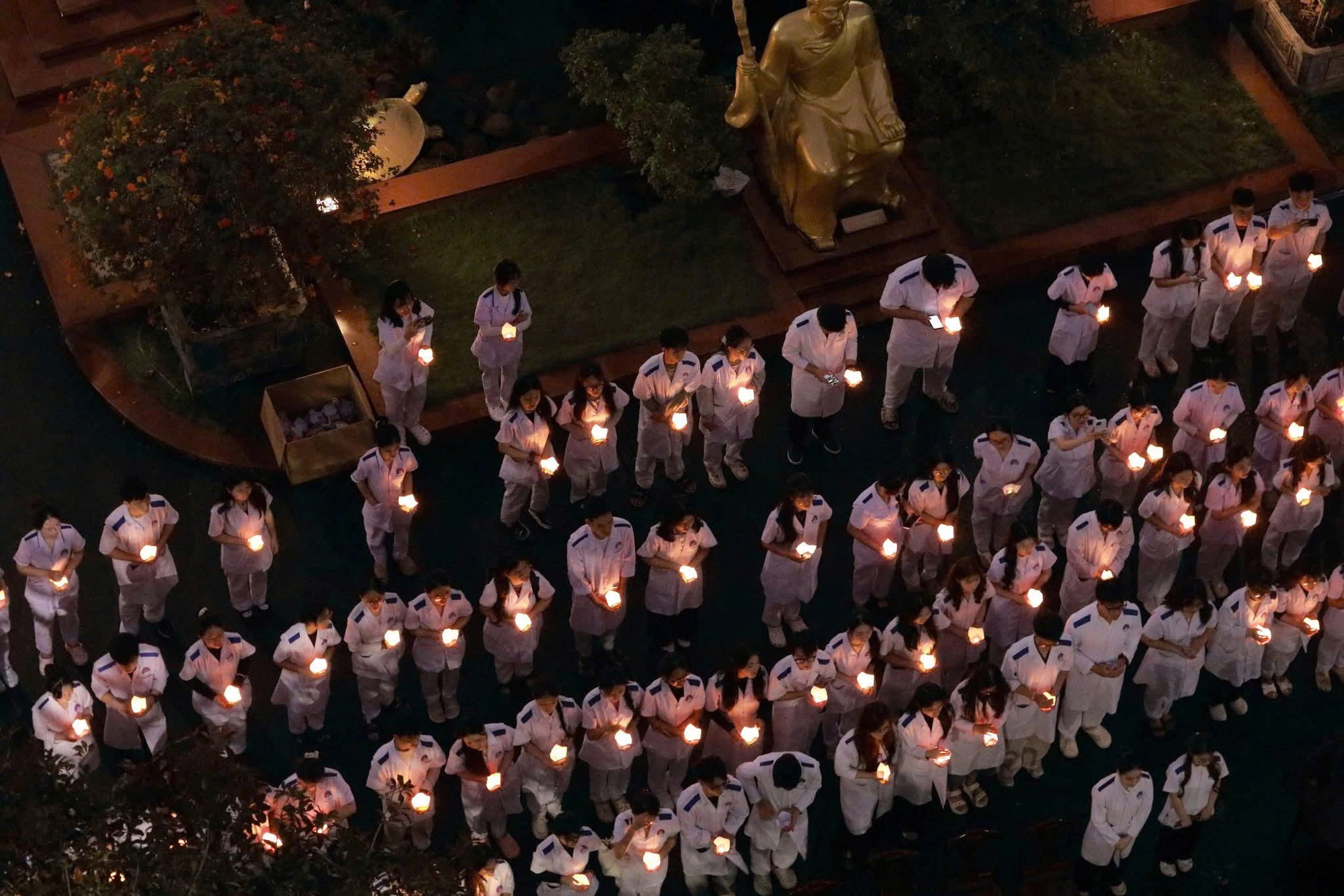 Lễ hội nh&igrave;n qua khiến nhiều người "nổi da g&agrave;" tại một trường ĐH: C&acirc;u chuyện đằng sau lại qu&aacute; &yacute; nghĩa!- Ảnh 2.