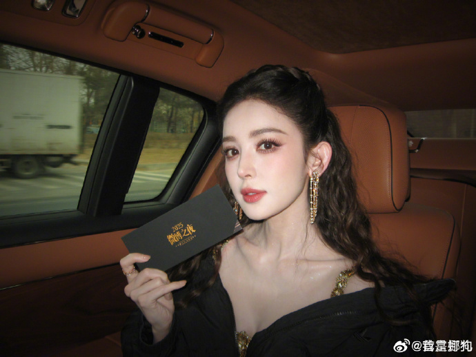 Cổ Lực Na Tr&aacute;t đẹp nhất khi thay đổi- Ảnh 2.