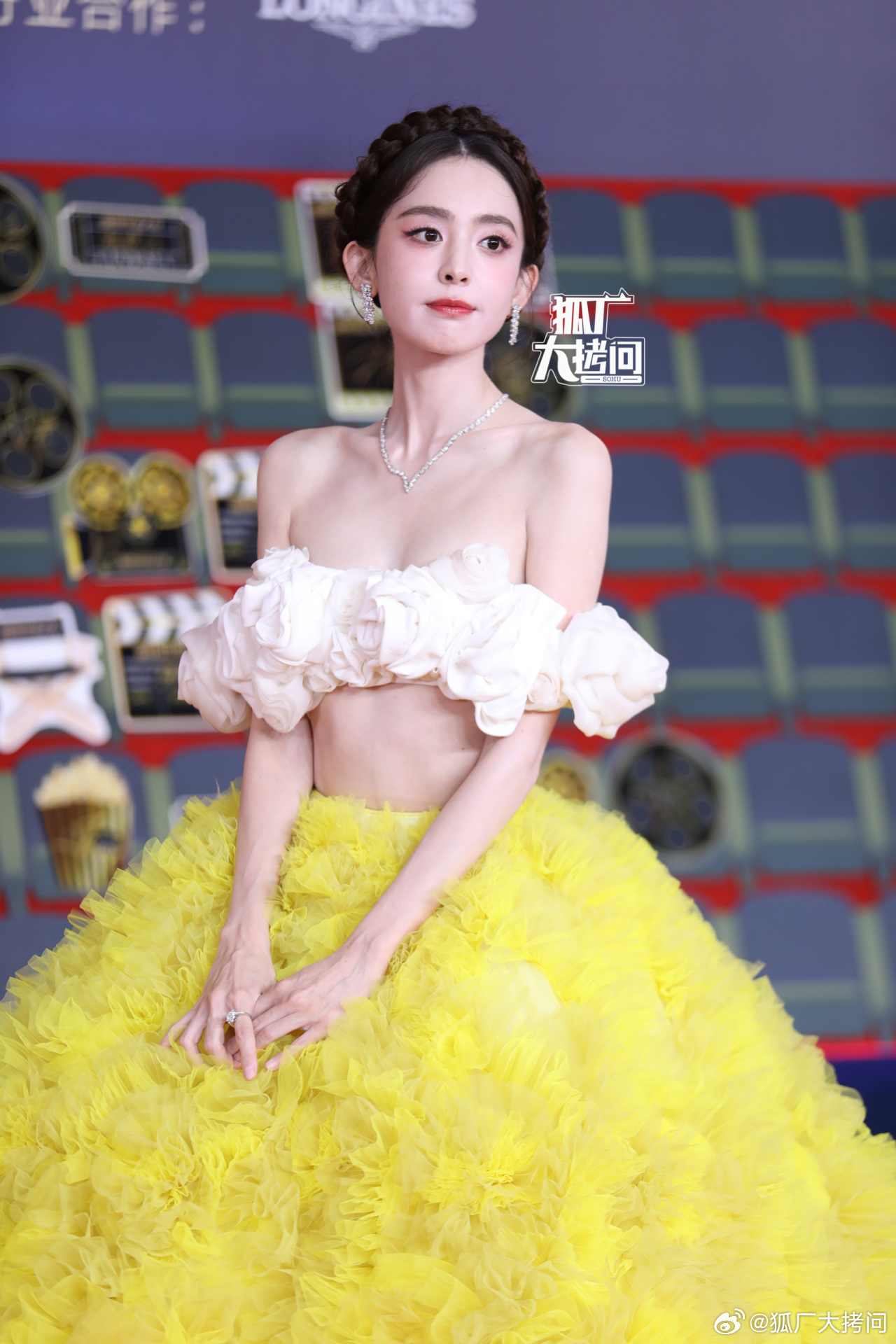 Cổ Lực Na Tr&aacute;t đẹp nhất khi thay đổi- Ảnh 12.