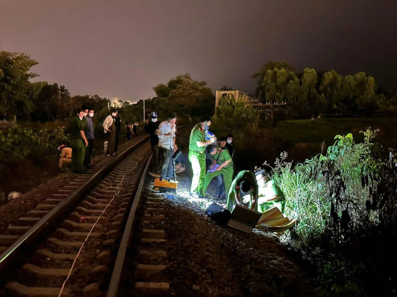 Nh&acirc;n vi&ecirc;n tuần đường bị t&agrave;u hoả t&ocirc;ng tử vong- Ảnh 1.
