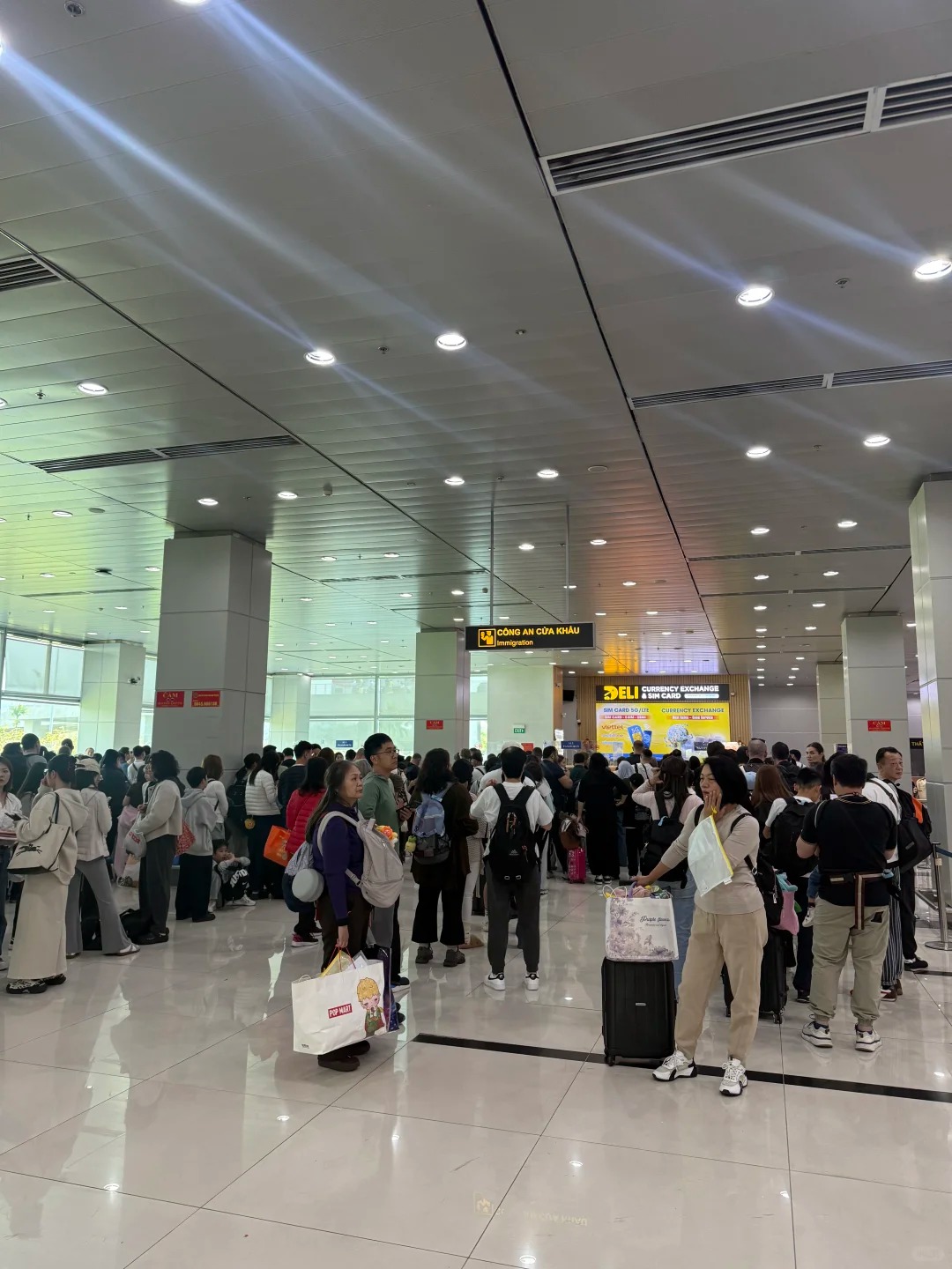 Cảnh tượng tại s&acirc;n bay một đặc khu của Việt Nam g&acirc;y bất ngờ: Trong 1 th&aacute;ng đ&atilde; đ&oacute;n gần 1 triệu kh&aacute;ch- Ảnh 3.