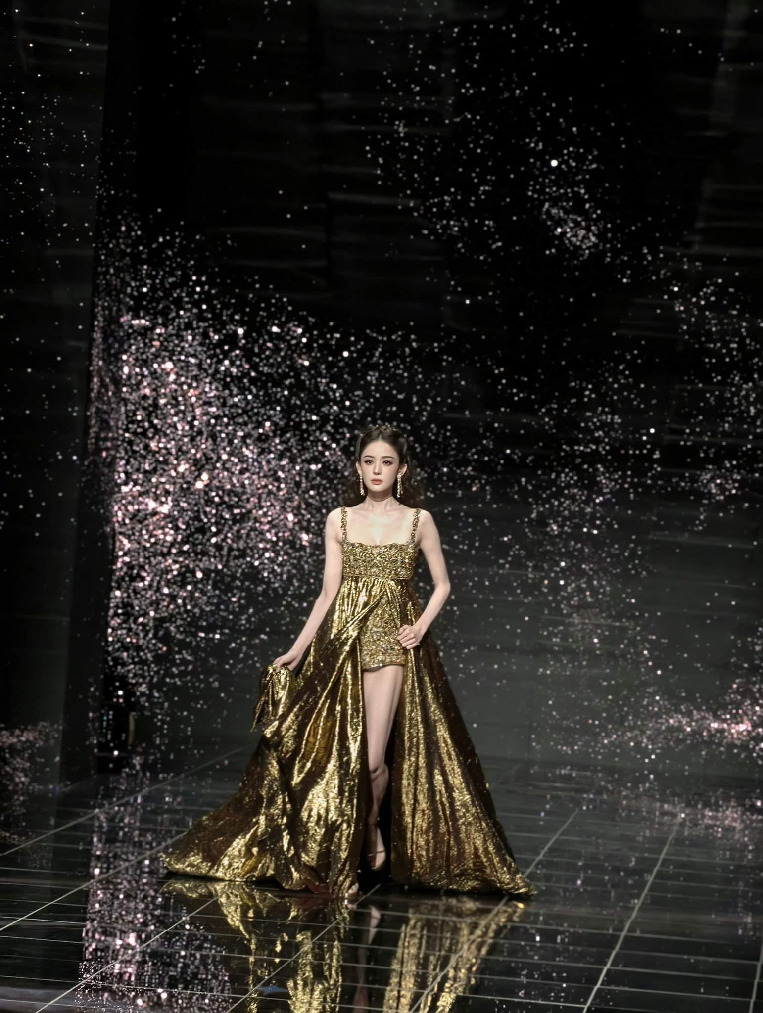 Cổ Lực Na Tr&aacute;t đẹp nhất khi thay đổi- Ảnh 3.