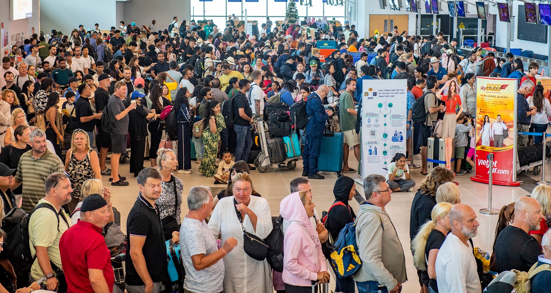 Cảnh tượng tại s&acirc;n bay một đặc khu của Việt Nam g&acirc;y bất ngờ: Trong 1 th&aacute;ng đ&atilde; đ&oacute;n gần 1 triệu kh&aacute;ch- Ảnh 1.