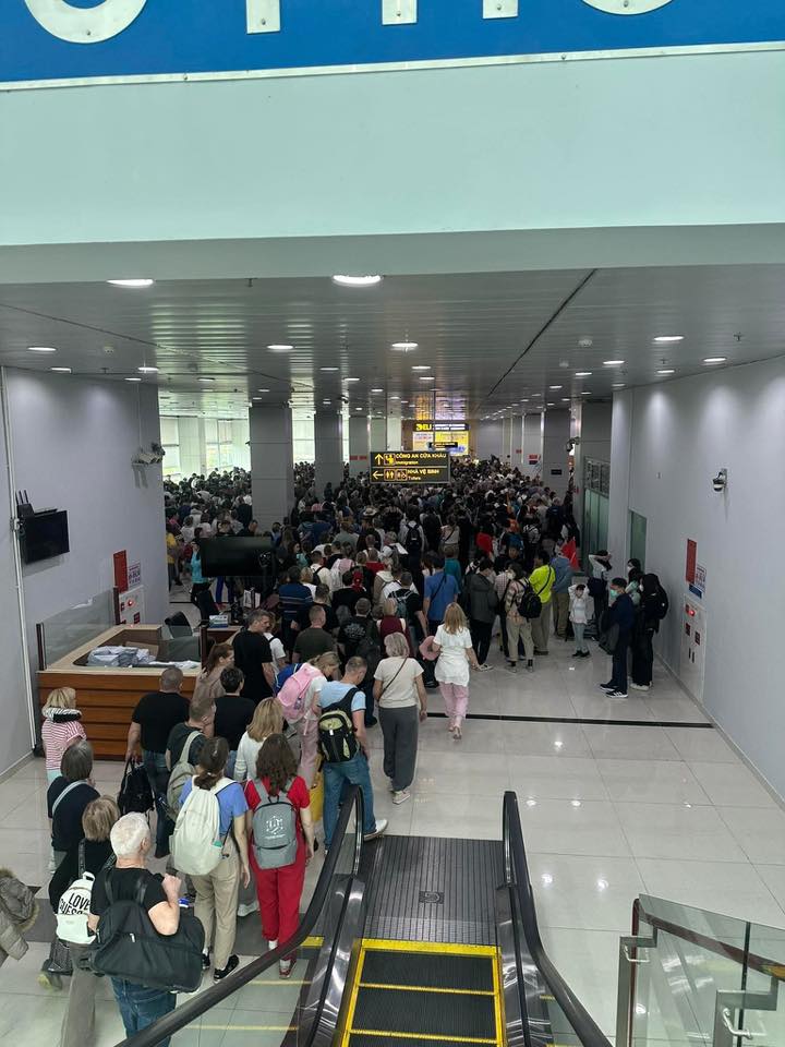 Cảnh tượng tại s&acirc;n bay một đặc khu của Việt Nam g&acirc;y bất ngờ: Trong 1 th&aacute;ng đ&atilde; đ&oacute;n gần 1 triệu kh&aacute;ch- Ảnh 4.