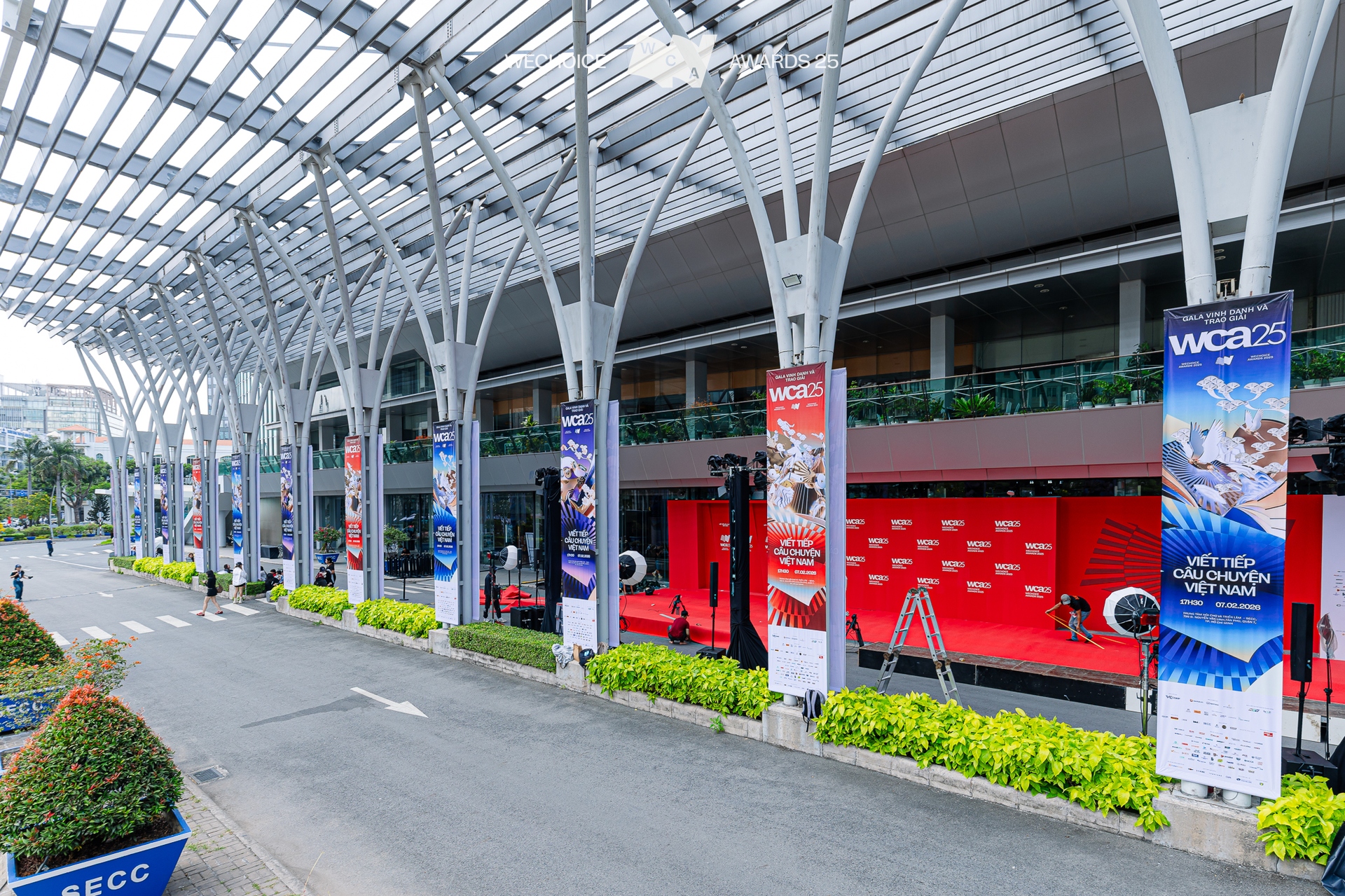 Loạt visual b&ugrave;ng nổ của d&agrave;n trai xinh, g&aacute;i đẹp tr&ecirc;n thảm đỏ WeChoice Awards 2025!- Ảnh 16.