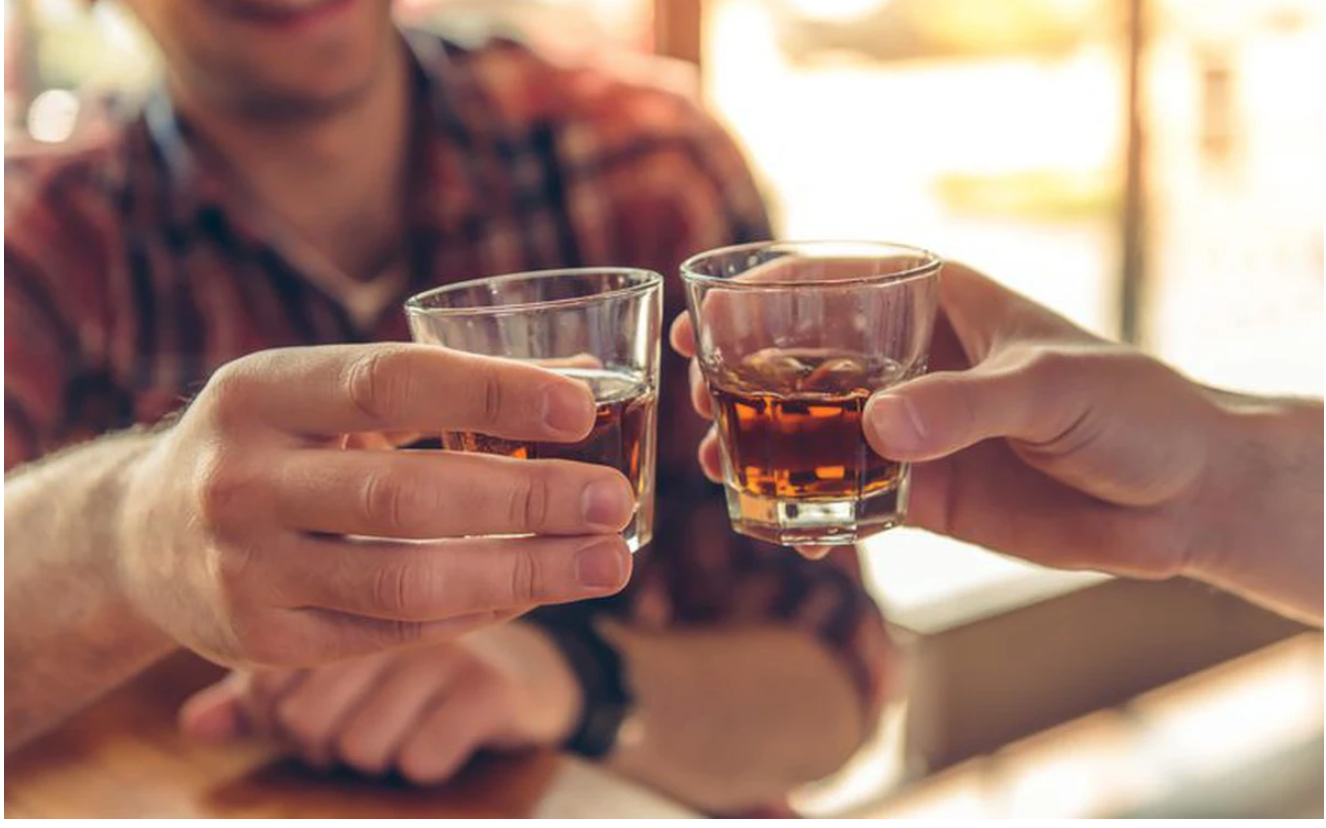 Sau khi uống rượu bia, h&atilde;y nhớ &ldquo;2 n&ecirc;n &ndash; 5 kh&ocirc;ng&rdquo;: Gan v&agrave; cả cơ thể cảm ơn bạn rất nhiều!- Ảnh 1.