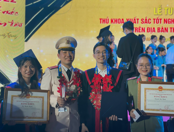 Thủ khoa đầu ra Đại học Y H&agrave; Nội: Rẽ hướng ph&uacute;t ch&oacute;t, về đ&iacute;ch ngoạn mục- Ảnh 2.