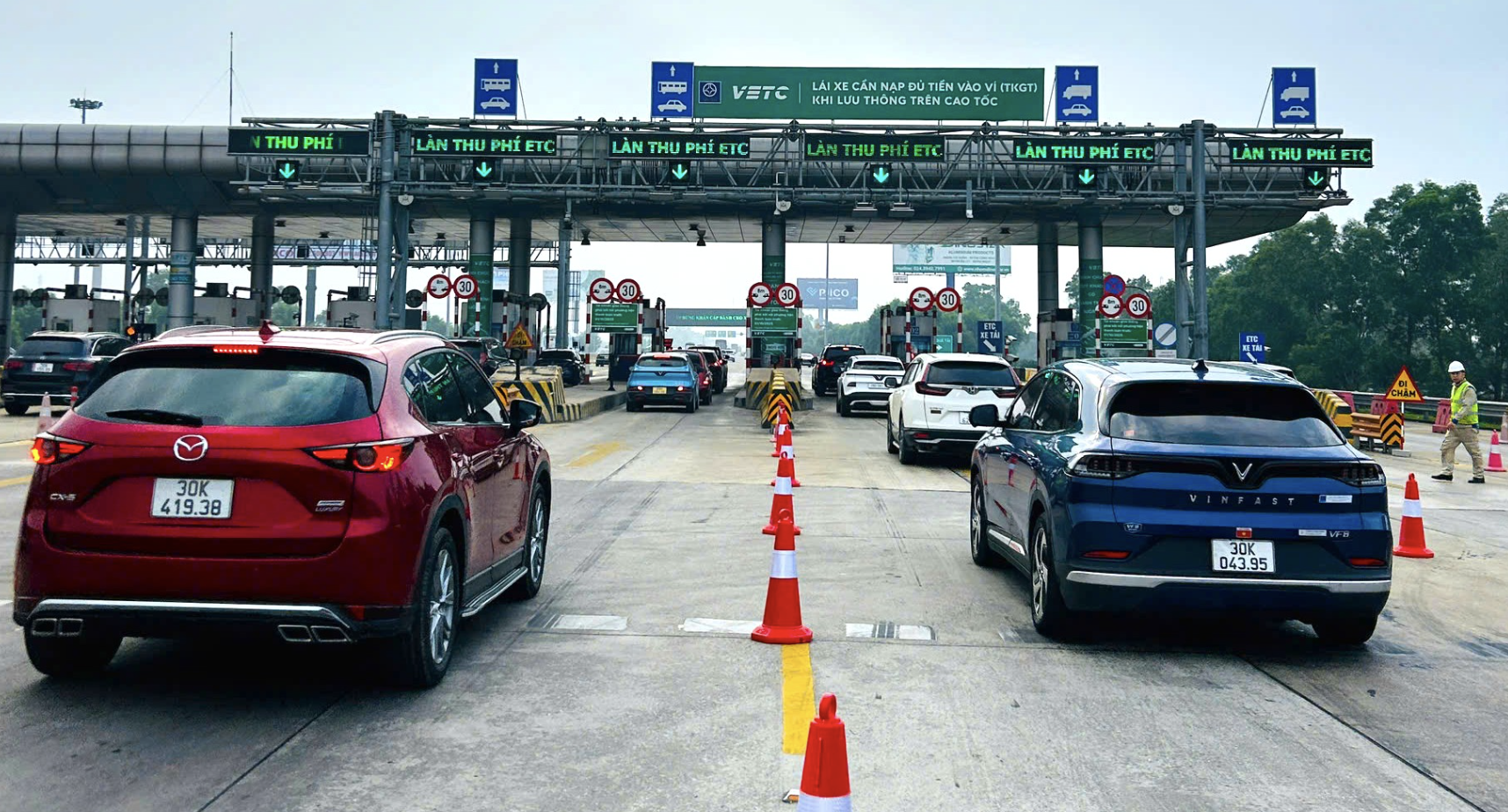 Lưu thông qua trạm thu phí dịp Tết Bính Ngọ: Những quy định chủ xe cần lưu ý để tránh bị xử phạt- Ảnh 2.