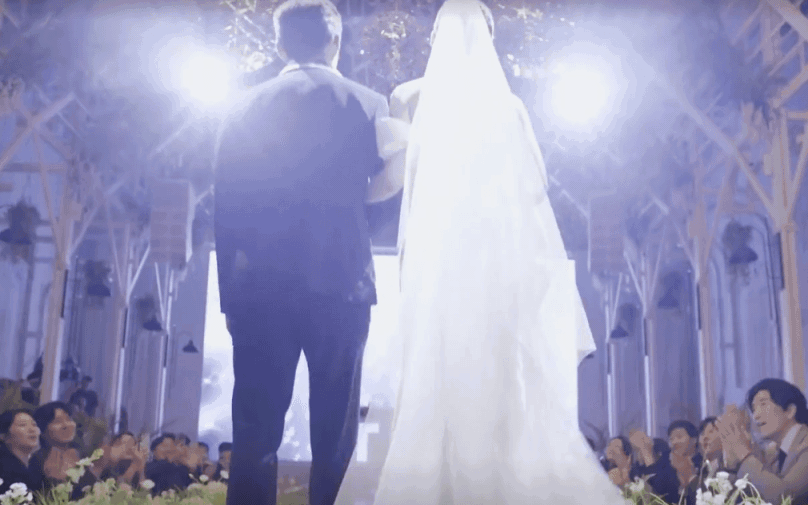 Phim H&agrave;n 10 điểm tuyệt đối m&agrave; sao qu&aacute; &iacute;t người biết: Cặp ch&iacute;nh cưng hết nấc, chấm 10/10 kh&ocirc;ng c&oacute; nhưng