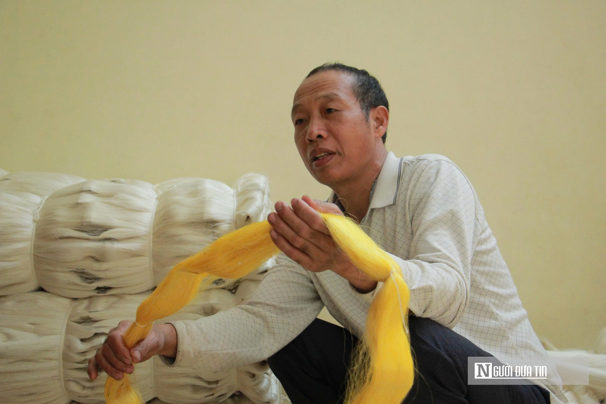 Lửa nghề ở Hồng Đ&ocirc; sắp tắt, chỉ c&ograve;n một guồng tơ quay n&iacute;u k&yacute; ức v&agrave;ng son- Ảnh 5.