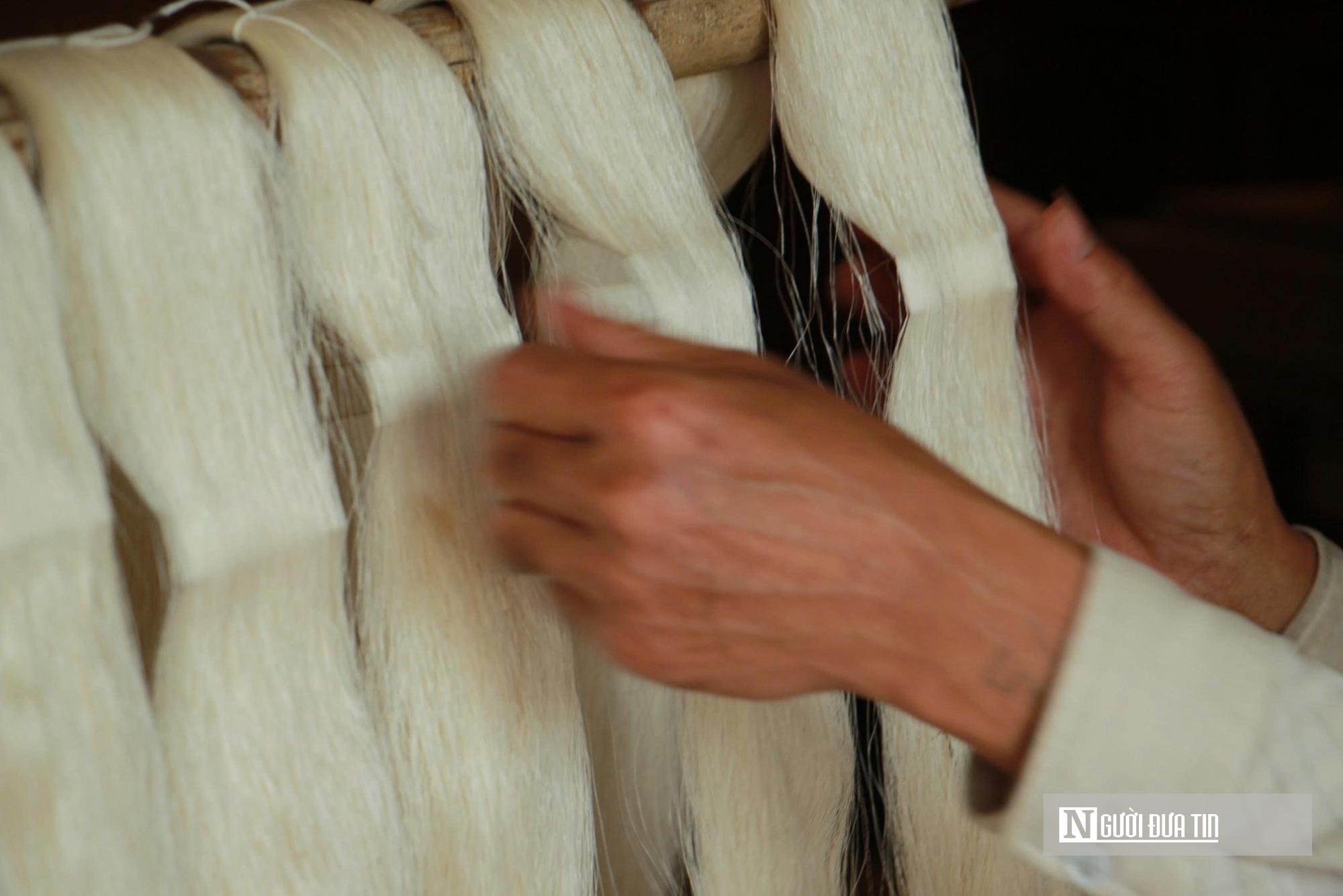 Lửa nghề ở Hồng Đ&ocirc; sắp tắt, chỉ c&ograve;n một guồng tơ quay n&iacute;u k&yacute; ức v&agrave;ng son- Ảnh 6.