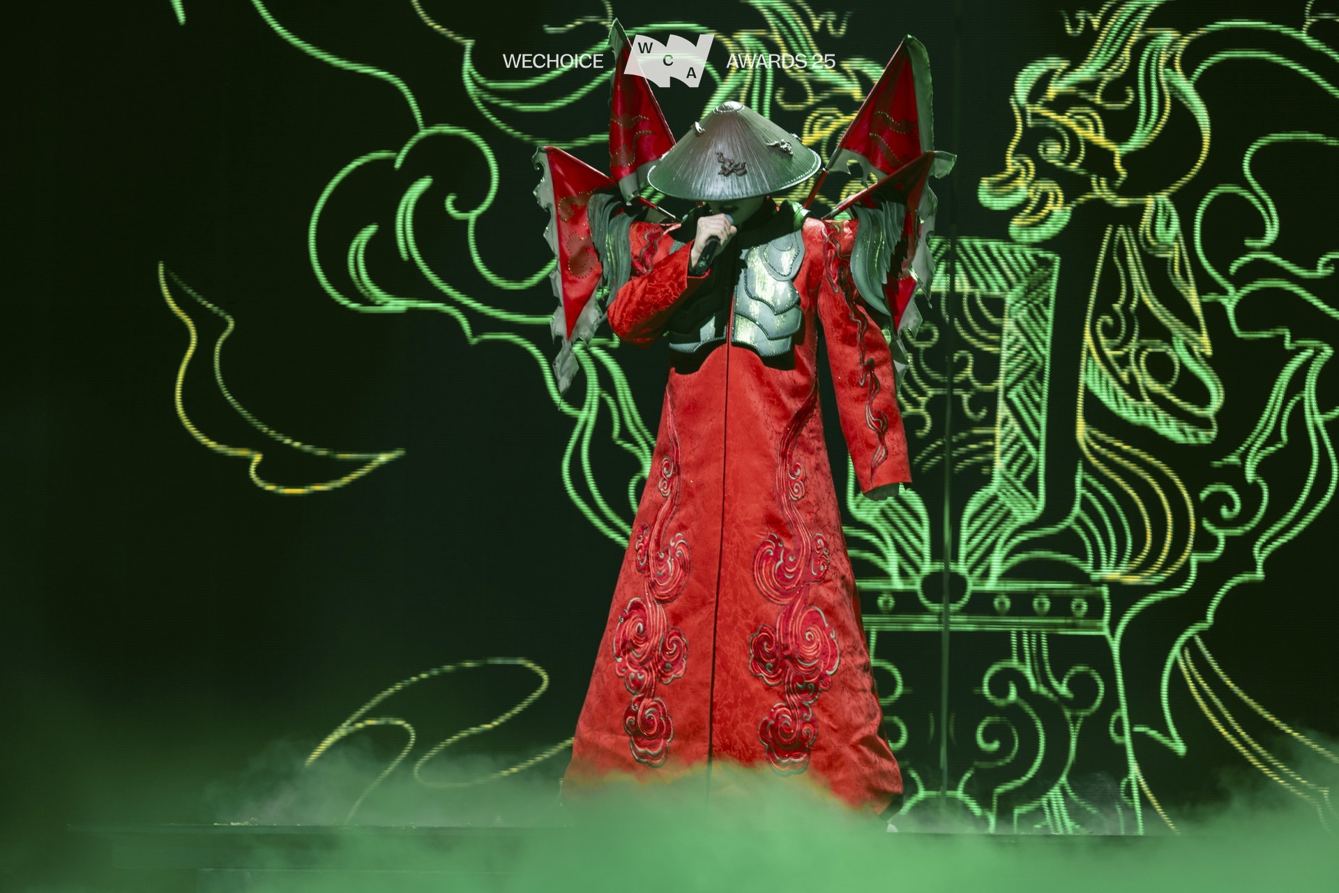 H&ograve;a Minzy &ldquo;quẩy tung&rdquo; với hit Bắc Bling, Đức Ph&uacute;c t&aacute;i hiện m&agrave;n tr&igrave;nh diễn khuynh đảo quốc tế tại Gala Wechoice Awards 2025- Ảnh 4.