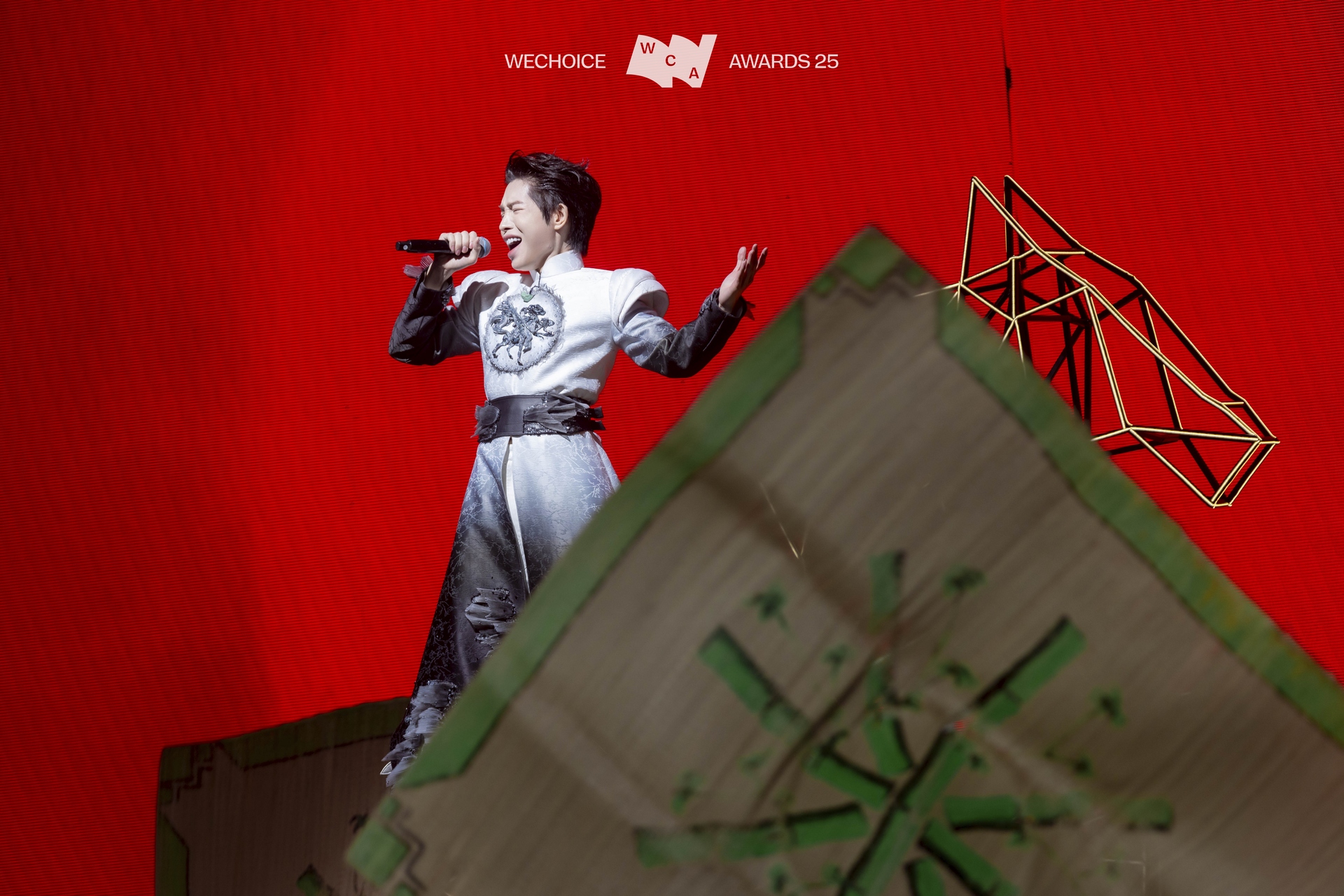 H&ograve;a Minzy &ldquo;quẩy tung&rdquo; với hit Bắc Bling, Đức Ph&uacute;c t&aacute;i hiện m&agrave;n tr&igrave;nh diễn khuynh đảo quốc tế tại Gala Wechoice Awards 2025- Ảnh 2.