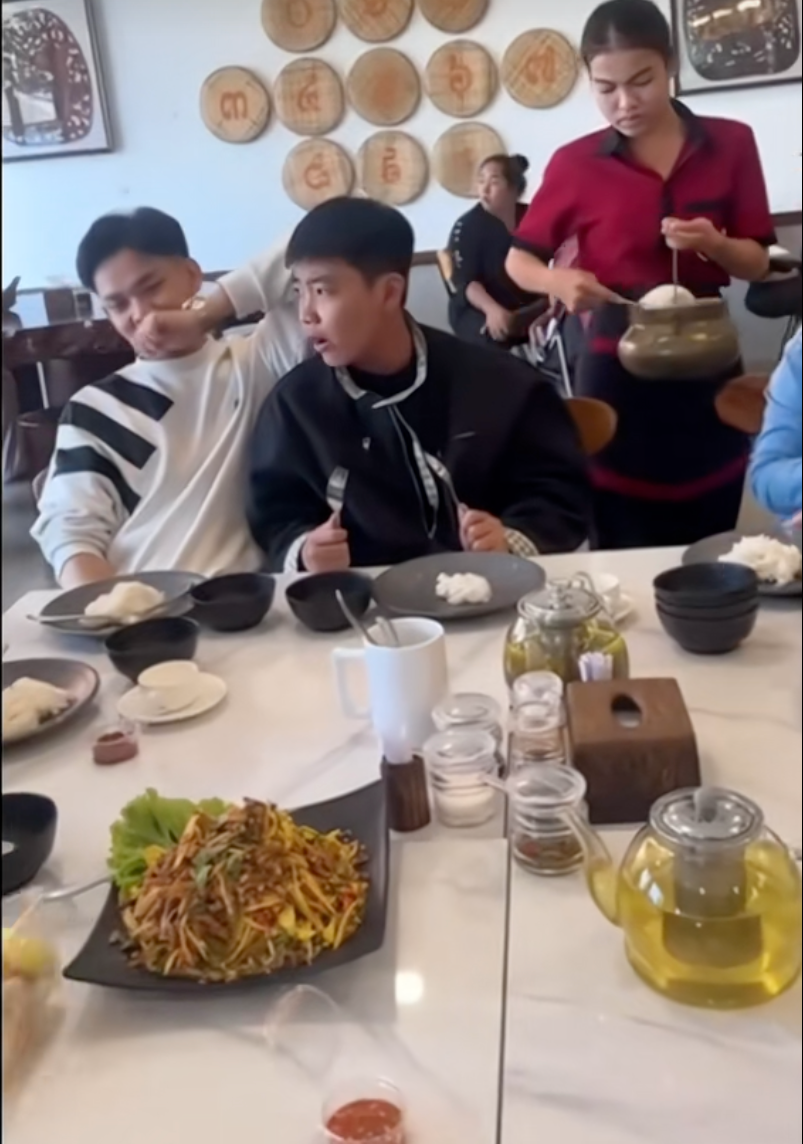 Ng&atilde; ngửa trước h&igrave;nh ảnh sau đ&aacute;m cưới của ch&uacute; rể Campuchia lấy vợ T&acirc;y Ninh: "Tổng t&agrave;i" ngh&igrave;n tỷ sao lại thế n&agrave;y?- Ảnh 13.