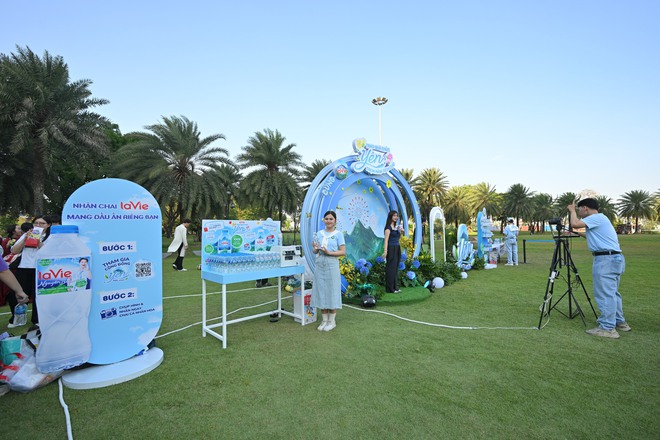 Đại sứ Ch&uacute;t Y&ecirc;n B&ugrave;i C&ocirc;ng Nam c&ugrave;ng d&agrave;n sao Gen Z "đổ bộ" Landmark 81: Kh&ocirc;ng gian &acirc;m nhạc ven s&ocirc;ng kh&ocirc;ng thể bỏ qua để Y&ecirc;n Một Ch&uacute;t- Ảnh 3.