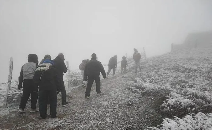 "Nơi lạnh nhất Việt Nam" sắp c&oacute; quần thể du lịch ngh&igrave;n tỷ, c&aacute;p treo l&ecirc;n đỉnh n&uacute;i: Khởi c&ocirc;ng ngay sau Tết- Ảnh 5.