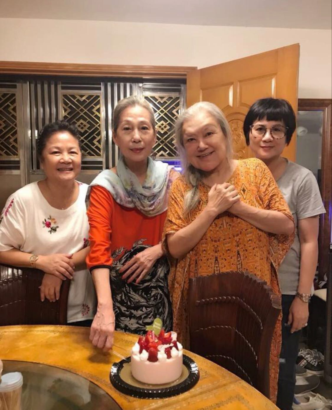 Nữ diễn vi&ecirc;n phim giờ v&agrave;ng từ đỉnh cao rơi xuống đ&aacute;y vực v&igrave; trả nợ cho chồng đại gia- Ảnh 2.