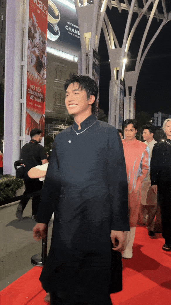 D&agrave;n sao Mưa Đỏ khoe visual ch&aacute;y kh&eacute;t tr&ecirc;n thảm đỏ WeChoice Awards 2025, Steven Nguyễn chấp hết mọi cam thường- Ảnh 1.