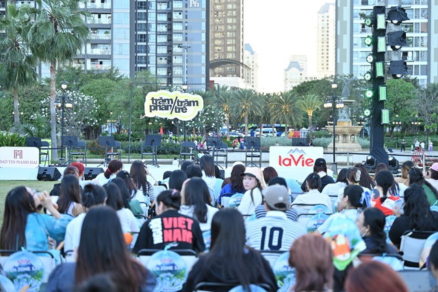 Đại sứ Ch&uacute;t Y&ecirc;n B&ugrave;i C&ocirc;ng Nam c&ugrave;ng d&agrave;n sao Gen Z "đổ bộ" Landmark 81: Kh&ocirc;ng gian &acirc;m nhạc ven s&ocirc;ng kh&ocirc;ng thể bỏ qua để Y&ecirc;n Một Ch&uacute;t- Ảnh 8.