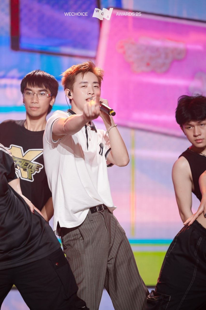 BigDaddy - Đức Ph&uacute;c xuất hiện l&agrave; thấy &ldquo;ch&aacute;y&rdquo;, CONGB - Vương B&igrave;nh "đẹp ph&aacute;t s&aacute;ng&rdquo; trong buổi tổng duyệt WeChoice Awards 2025- Ảnh 6.