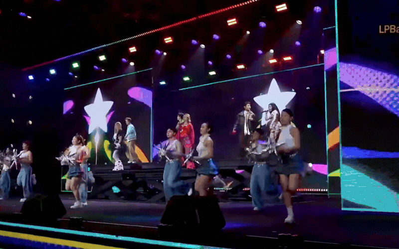 Đội h&igrave;nh Anh Trai - Em Xinh hot nhất &ldquo;ph&aacute; đảo&rdquo; Gala WeChoice Awards 2025: H&aacute;t hay nhảy đẹp, visual qu&aacute; &ldquo;peak&rdquo;!- Ảnh 3.