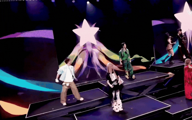 Đội h&igrave;nh Anh Trai - Em Xinh hot nhất &ldquo;ph&aacute; đảo&rdquo; Gala WeChoice Awards 2025: H&aacute;t hay nhảy đẹp, visual qu&aacute; &ldquo;peak&rdquo;!- Ảnh 12.