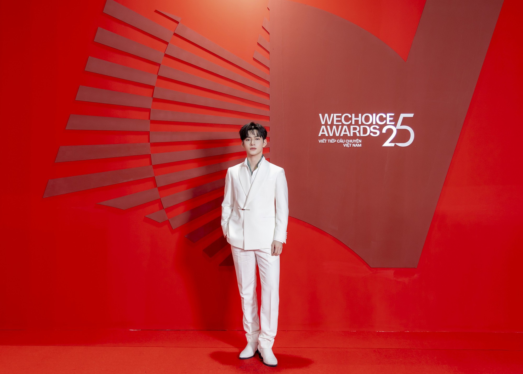 "Vũ trụ" nam thần tại WeChoice 2025: Khung h&igrave;nh d&agrave;n T&acirc;n binh g&acirc;y sốt, người được đề cử đẹp nhất thế giới đỉnh cỡ n&agrave;o?- Ảnh 1.