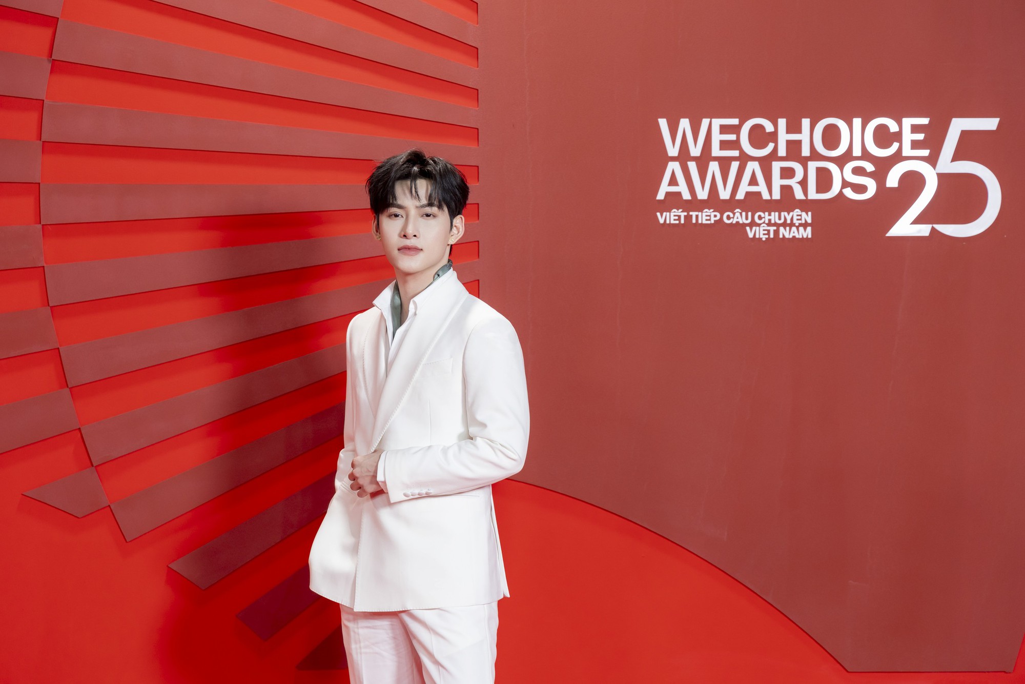 "Vũ trụ" nam thần tại WeChoice 2025: Khung h&igrave;nh d&agrave;n T&acirc;n binh g&acirc;y sốt, người được đề cử đẹp nhất thế giới đỉnh cỡ n&agrave;o?- Ảnh 2.