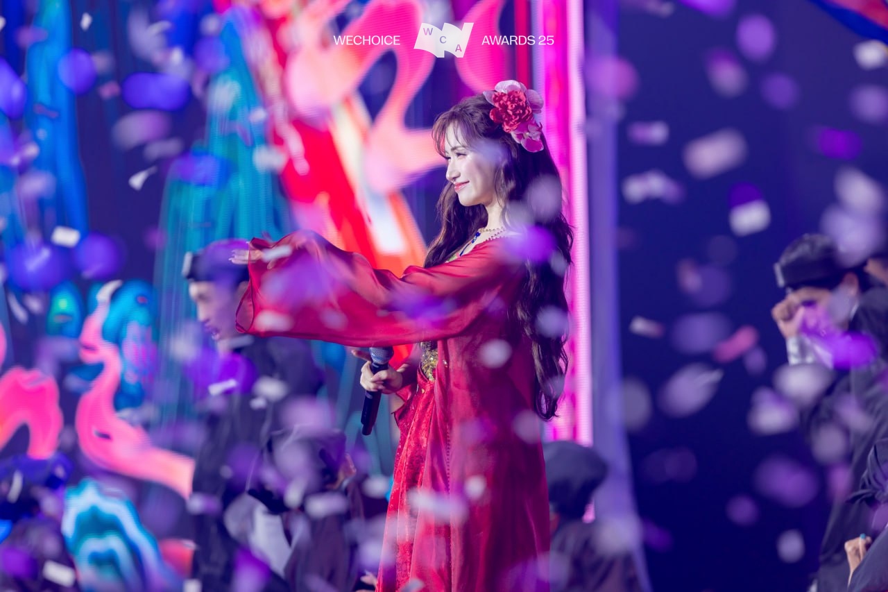 H&ograve;a Minzy &ldquo;quẩy tung&rdquo; với hit Bắc Bling, Đức Ph&uacute;c t&aacute;i hiện m&agrave;n tr&igrave;nh diễn khuynh đảo quốc tế tại Gala Wechoice Awards 2025- Ảnh 7.