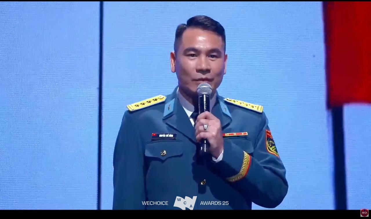M&agrave;n xuất hiện đặc biệt của Đại t&aacute; Nguyễn Thế Dũng tại WeChoice 2025: C&acirc;u chuyện những người giữ v&ugrave;ng trời Tổ quốc được viết tiếp- Ảnh 2.