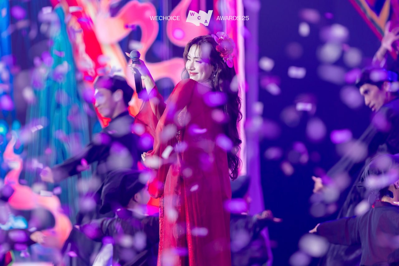 H&ograve;a Minzy &ldquo;quẩy tung&rdquo; với hit Bắc Bling, Đức Ph&uacute;c t&aacute;i hiện m&agrave;n tr&igrave;nh diễn khuynh đảo quốc tế tại Gala Wechoice Awards 2025- Ảnh 6.