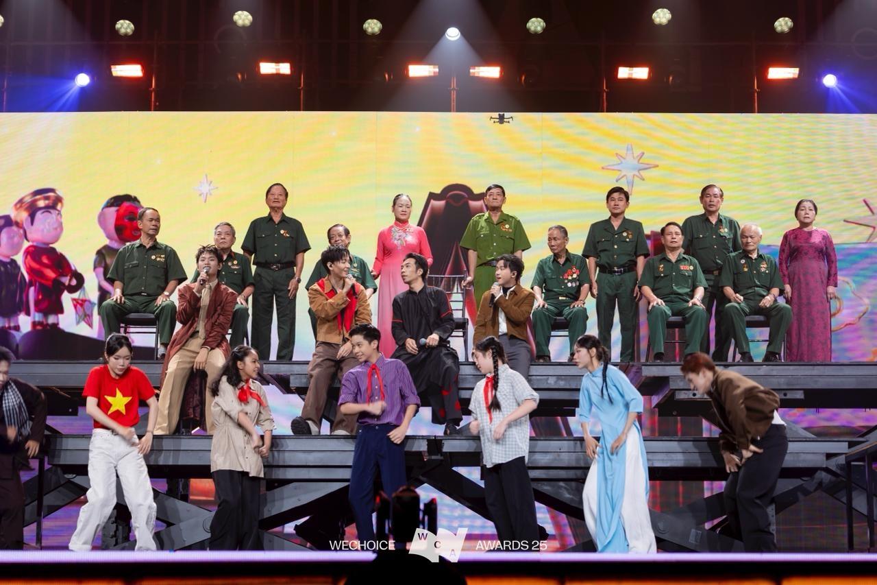 M&agrave;n xuất hiện đặc biệt của 12 cựu chiến binh tại đ&ecirc;m Gala WeChoice 2025 v&agrave; những ng&agrave;y s&aacute;ng tươi trong k&yacute; ức- Ảnh 2.