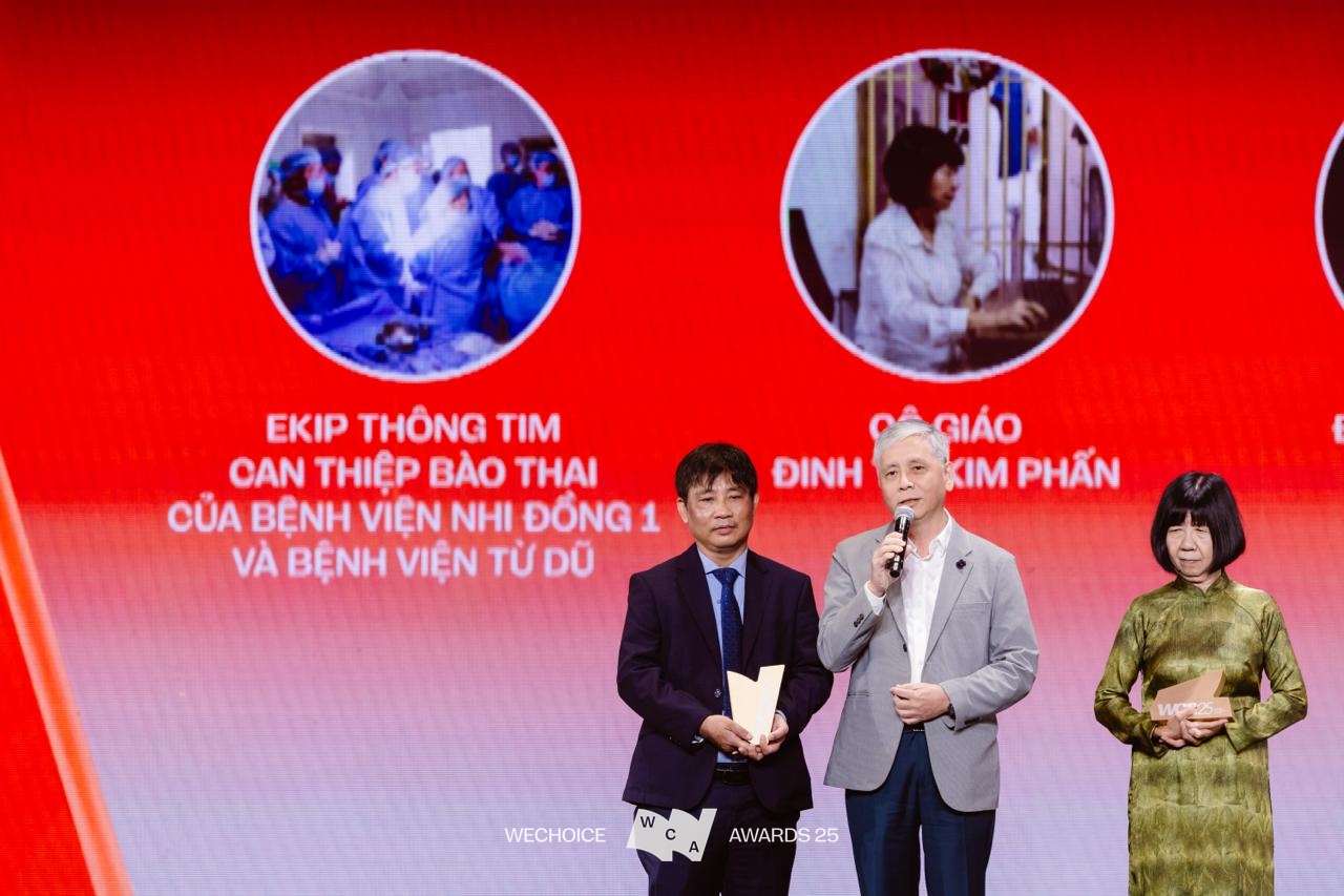Ekip th&ocirc;ng tim b&agrave;o thai đạt 2 giải thưởng tại WeChoice 2025 v&agrave; phần chia sẻ đầy x&uacute;c động của b&aacute;c sĩ Trần Ngọc Hải- Ảnh 1.
