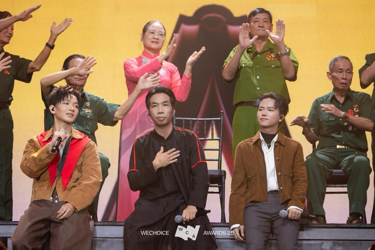 M&agrave;n xuất hiện đặc biệt của 12 cựu chiến binh tại đ&ecirc;m Gala WeChoice 2025 v&agrave; những ng&agrave;y s&aacute;ng tươi trong k&yacute; ức- Ảnh 3.
