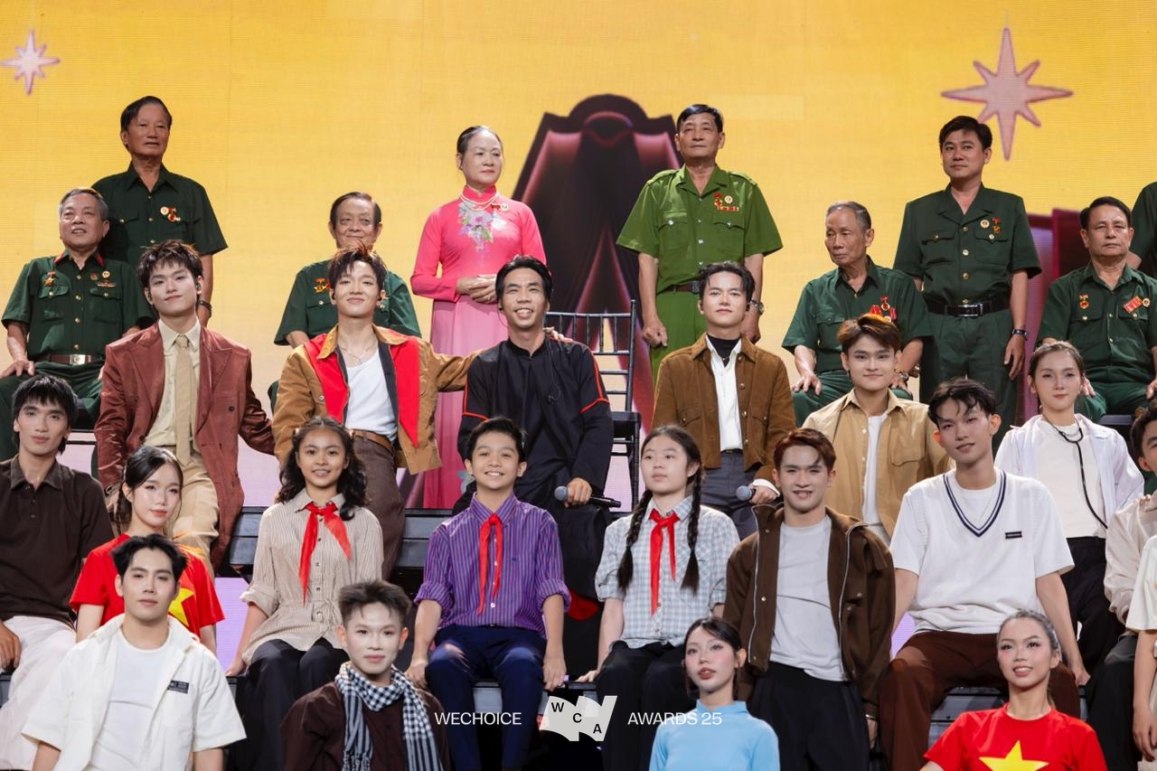 M&agrave;n xuất hiện đặc biệt của 12 cựu chiến binh tại đ&ecirc;m Gala WeChoice 2025 v&agrave; những ng&agrave;y s&aacute;ng tươi trong k&yacute; ức- Ảnh 5.