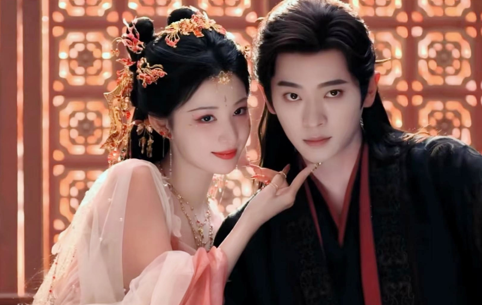 Bạo qu&acirc;n đẹp nhất Trung Quốc hiện tại: C&agrave;ng đi&ecirc;n c&agrave;ng cuốn, nhan sắc n&acirc;ng tầm cả bộ phim- Ảnh 1.