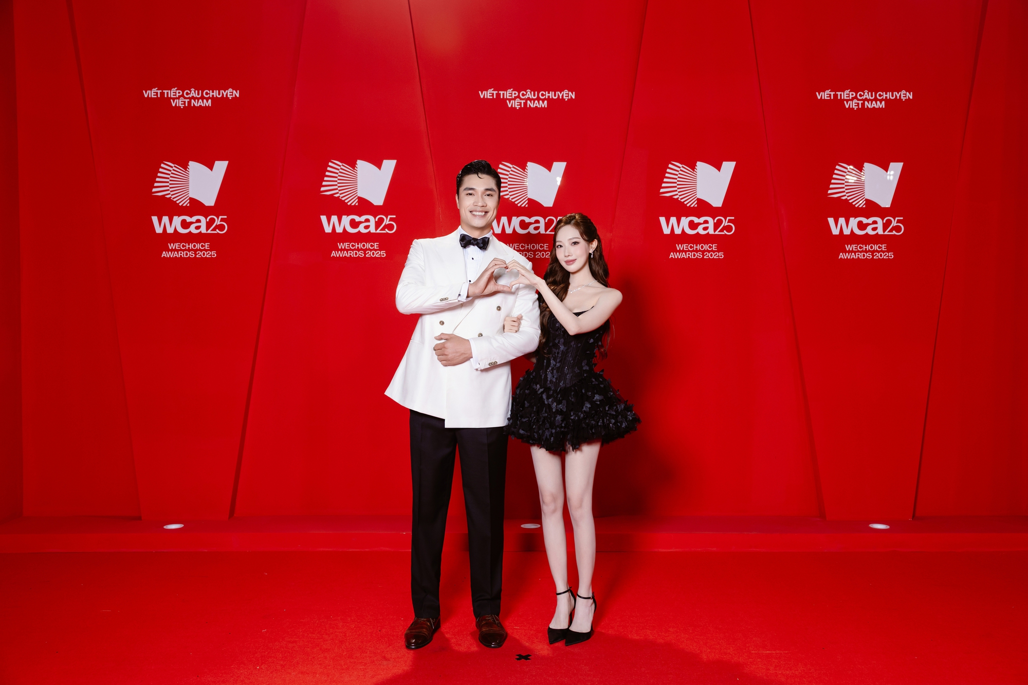 Loạt couple ở thảm đỏ WeChoice Awards: Diệu Nhi - Anh T&uacute; d&iacute;nh như keo, 1 cặp đ&ocirc;i nghi sắp cưới t&igrave;nh tứ- Ảnh 3.