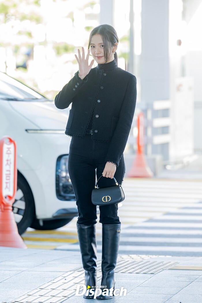 Jisoo gợi &yacute; 4 c&aacute;ch mặc quần d&agrave;i t&ocirc;n d&aacute;ng cho người c&oacute; chiều cao khi&ecirc;m tốn như c&ocirc; ấy- Ảnh 4.