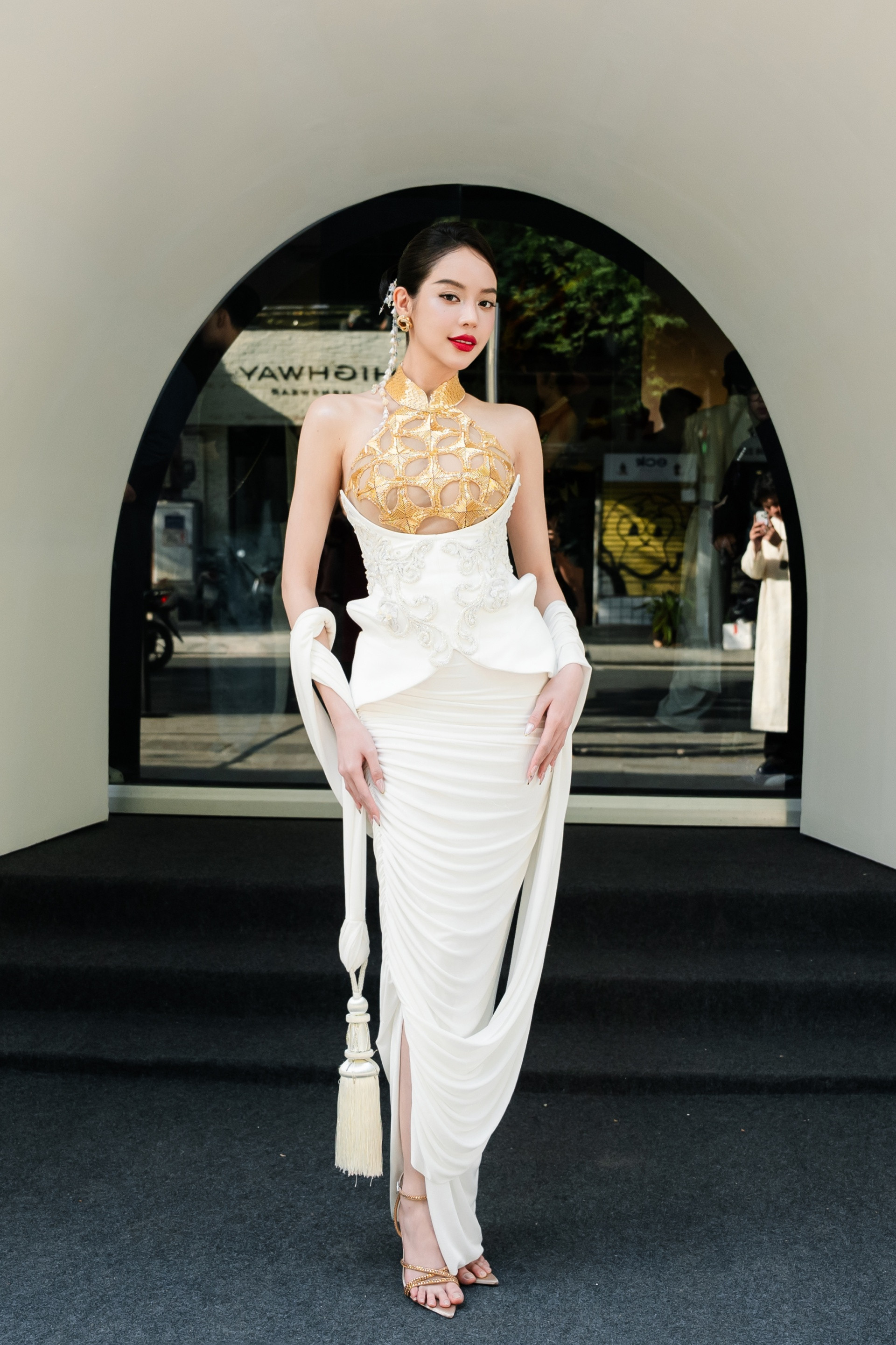 Nữ thần thảm đỏ thế hệ mới gọi t&ecirc;n em xinh Lamoon!- Ảnh 4.