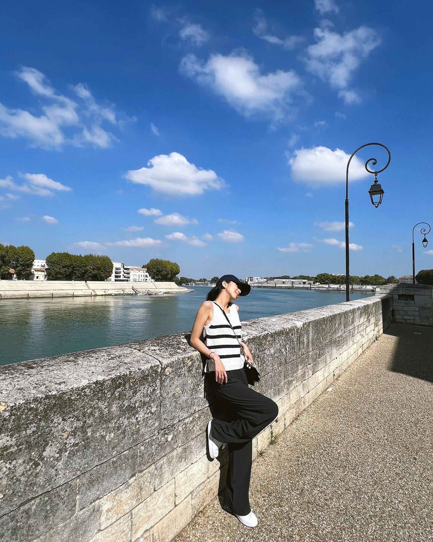 Jisoo gợi &yacute; 4 c&aacute;ch mặc quần d&agrave;i t&ocirc;n d&aacute;ng cho người c&oacute; chiều cao khi&ecirc;m tốn như c&ocirc; ấy- Ảnh 5.