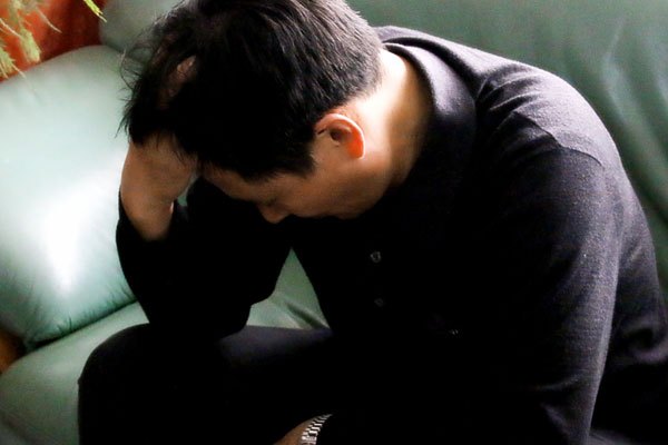 Người đ&agrave;n &ocirc;ng 55 tuổi tự &yacute; uống hormone để "lấy lại phong độ", v&agrave;i th&aacute;ng sau hoảng loạn: B&aacute;c sĩ cảnh b&aacute;o sai lầm nhiều qu&yacute; &ocirc;ng đang mắc- Ảnh 1.