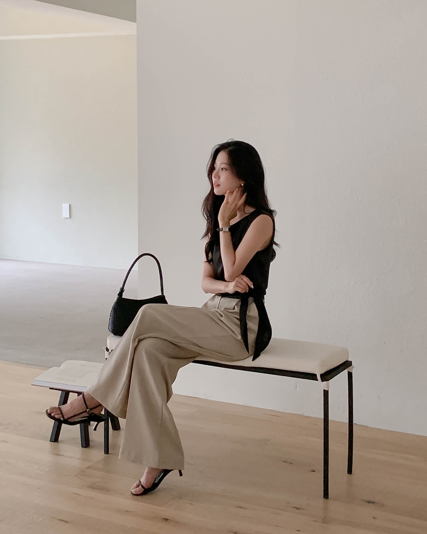 4 kiểu gi&agrave;y ph&ugrave; hợp để mix với quần ống rộng: T&ocirc;n d&aacute;ng tốt v&agrave; c&ograve;n tăng điểm sang xịn mịn- Ảnh 10.