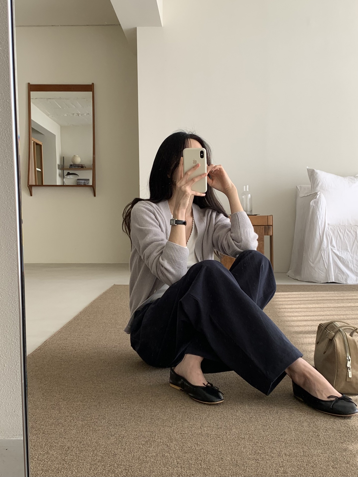 4 kiểu gi&agrave;y ph&ugrave; hợp để mix với quần ống rộng: T&ocirc;n d&aacute;ng tốt v&agrave; c&ograve;n tăng điểm sang xịn mịn- Ảnh 1.