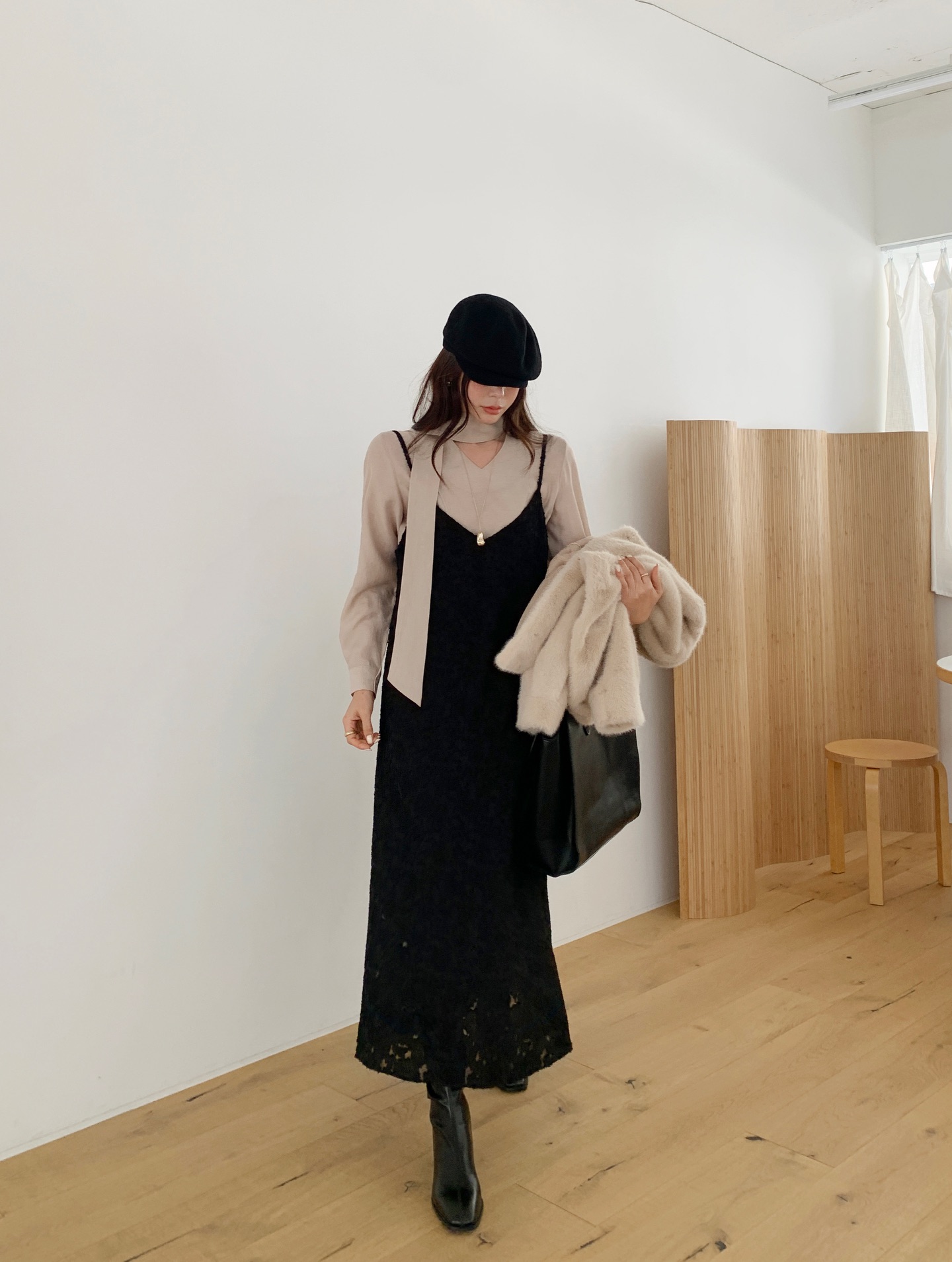 4 kiểu v&aacute;y liền trẻ trung v&agrave; ngọt ng&agrave;o cần c&oacute; trong m&ugrave;a xu&acirc;n- Ảnh 2.