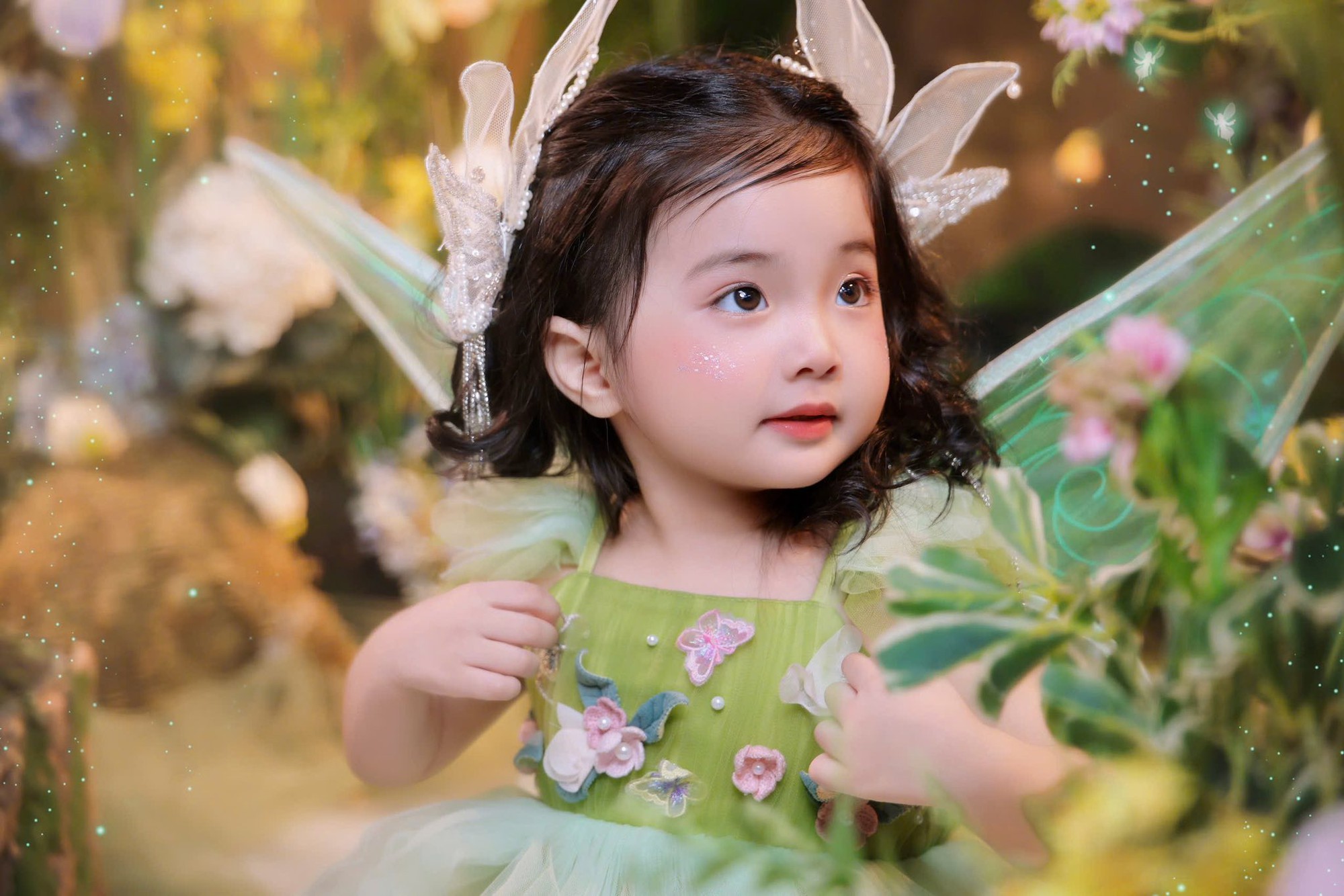 Không thể rời mắt khỏi Lisa nhà Khánh Thi-Phan Hiển lần đầu diễn sân khấu, xinh yêu quá mức, khí chất chuẩn 