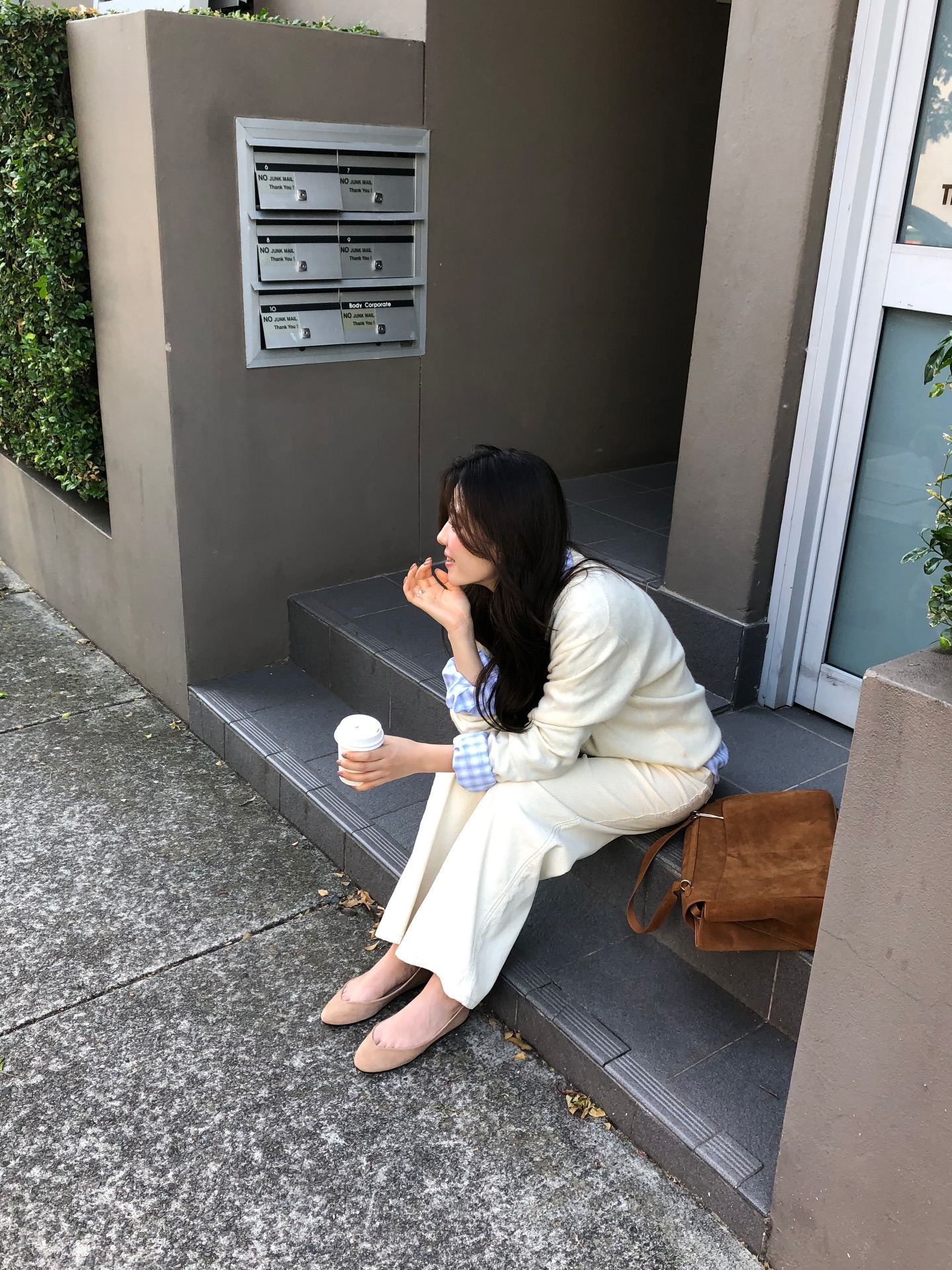 4 kiểu gi&agrave;y ph&ugrave; hợp để mix với quần ống rộng: T&ocirc;n d&aacute;ng tốt v&agrave; c&ograve;n tăng điểm sang xịn mịn- Ảnh 2.