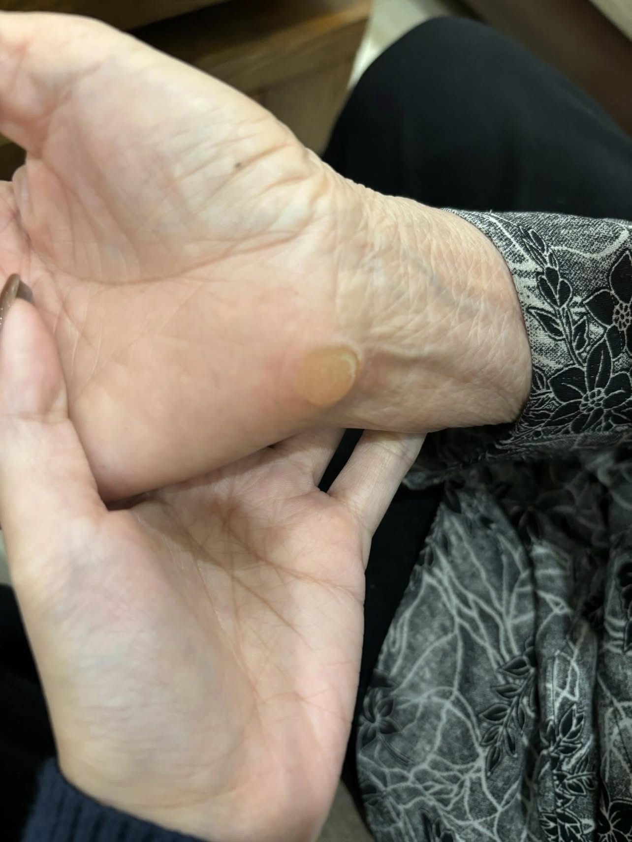 Cụ b&agrave; U90 chai cả tay v&igrave; "nghiện" game, tr&ograve; b&agrave; chơi chắc chắn 9x đời đầu cảm thấy rất quen- Ảnh 2.