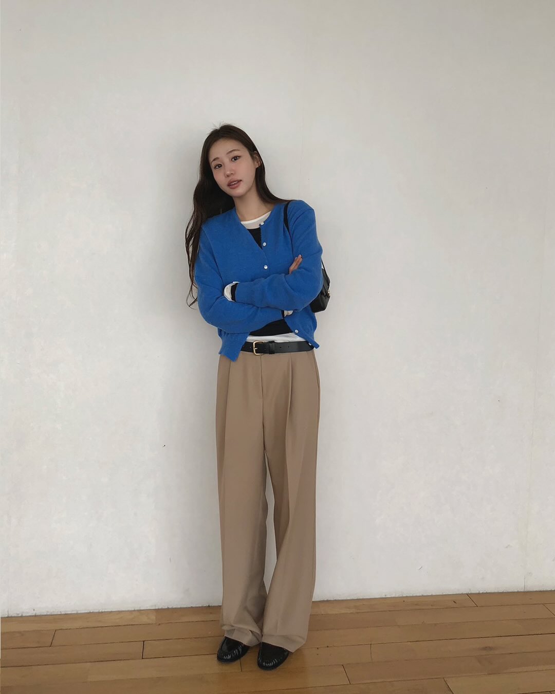 4 kiểu gi&agrave;y ph&ugrave; hợp để mix với quần ống rộng: T&ocirc;n d&aacute;ng tốt v&agrave; c&ograve;n tăng điểm sang xịn mịn- Ảnh 3.