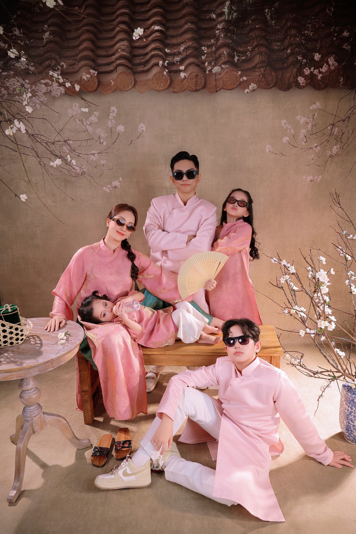 Không thể rời mắt khỏi Lisa nhà Khánh Thi-Phan Hiển lần đầu diễn sân khấu, xinh yêu quá mức, khí chất chuẩn 